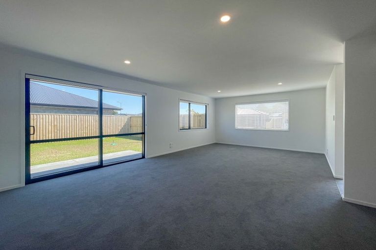 Photo of property in 16 Wexford Crescent, Halswell, Christchurch, 8025