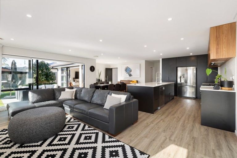 Photo of property in 18 Charlotte Drive, Omokoroa, 3114