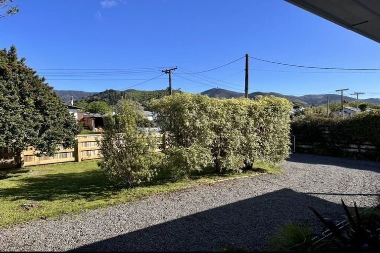 Photo of property in 1 Farrier Grove, Featherston, 5710