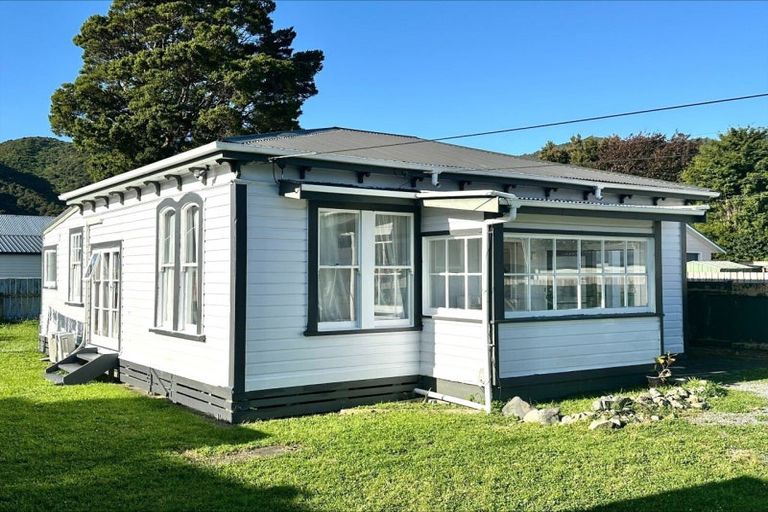Photo of property in 95 Rata Street, Naenae, Lower Hutt, 5011