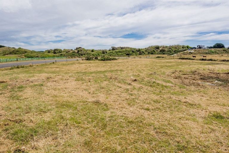 Photo of property in 92 Strathnaver Drive, Waikawa Beach, Manakau, 5573