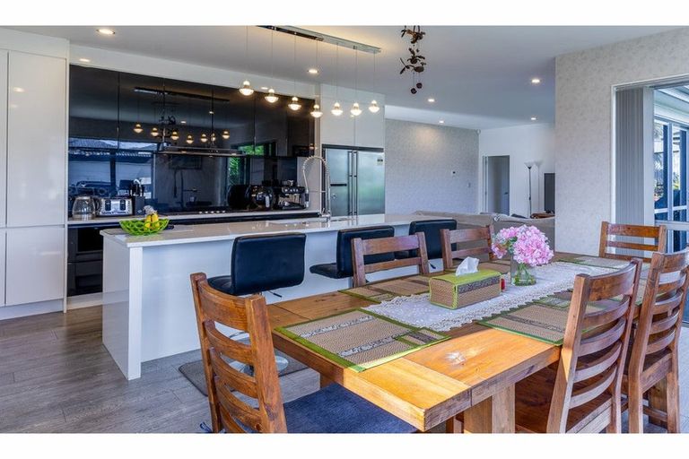 Photo of property in 6 Josh Road, Huapai, Kumeu, 0810