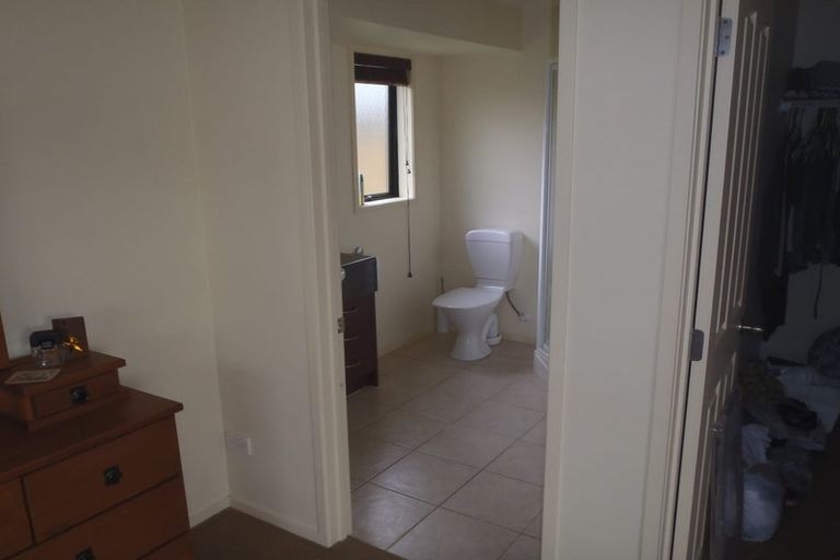 Photo of property in 8a Evanda Crescent, Conifer Grove, Takanini, 2112