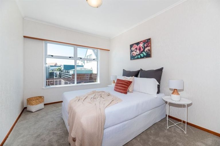 Photo of property in 1/10 Shakespeare Road, Milford, Auckland, 0620