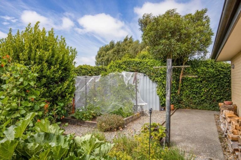 Photo of property in 6 Ambrose Place, Rangiora, 7400