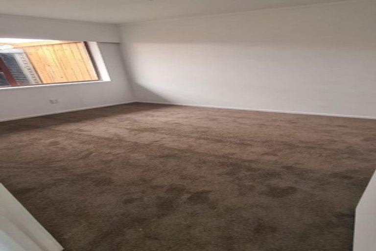 Photo of property in 2/76 Kenderdine Road, Papatoetoe, Auckland, 2025