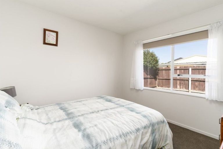 Photo of property in 42 Beauford Place, Parklands, Christchurch, 8083