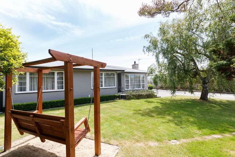 Photo of property in 4 Richmond Avenue, Takaro, Palmerston North, 4410
