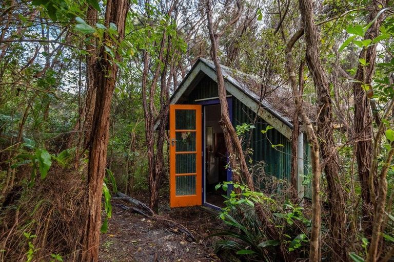 Photo of property in 26 Matheson Road, Red Beach, 0932