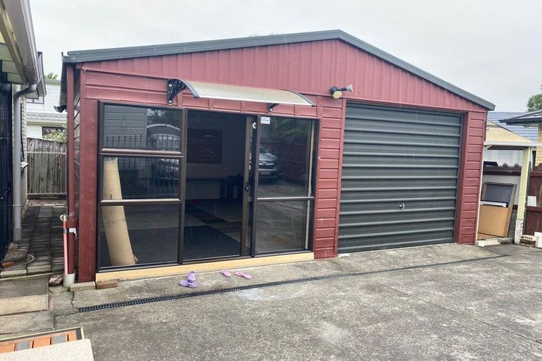 Photo of property in 109 Everglade Drive, Totara Heights, Auckland, 2105