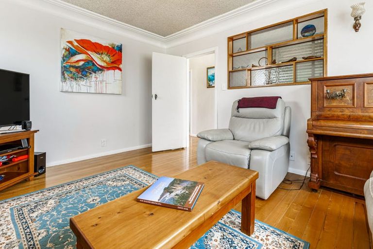 Photo of property in 9 Ambler Avenue, Glen Eden, Auckland, 0602