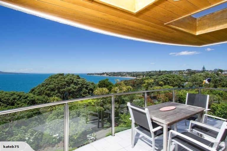 Photo of property in 2/19 Churchill Road, Murrays Bay, Auckland, 0630