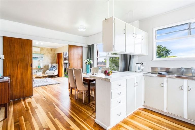 Photo of property in 53 Manhattan Heights, Glendene, Auckland, 0602