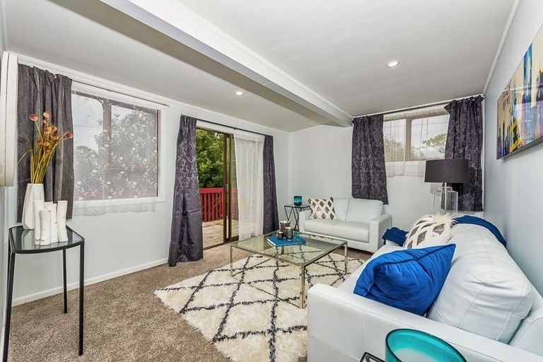 Photo of property in 114 Colwill Road, Massey, Auckland, 0614
