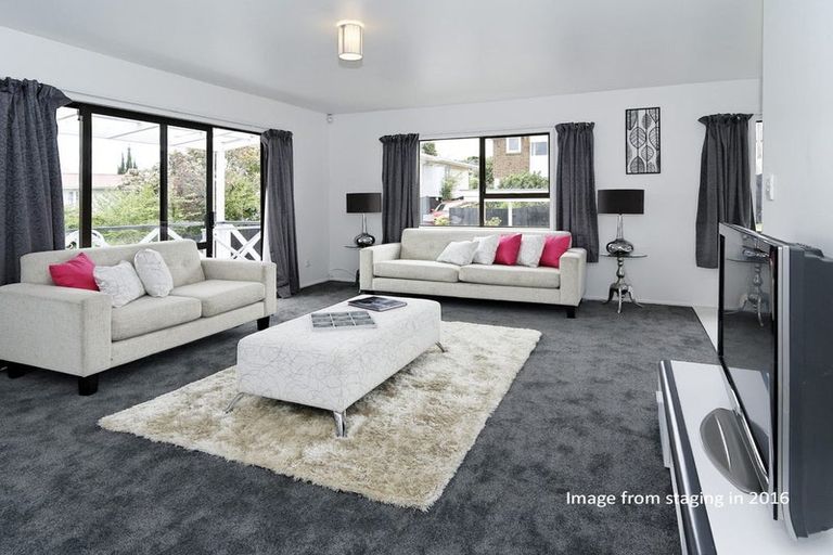 Photo of property in 2/14 Kelkirk Street, Kelston, Auckland, 0602