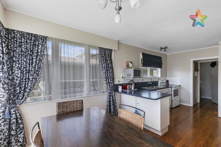 Photo of property in 10 Holyoake Crescent, Avalon, Lower Hutt, 5011