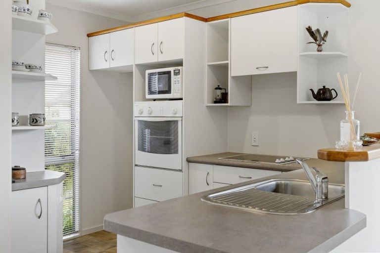 Photo of property in 35 Lakeridge Close, Rangatira Park, Taupo, 3330