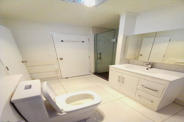 Photo of property in 19/8 Margan Avenue, New Lynn, Auckland, 0600