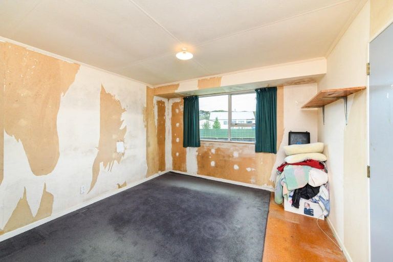 Photo of property in 2 Tiller Close, Kelvin Grove, Palmerston North, 4414