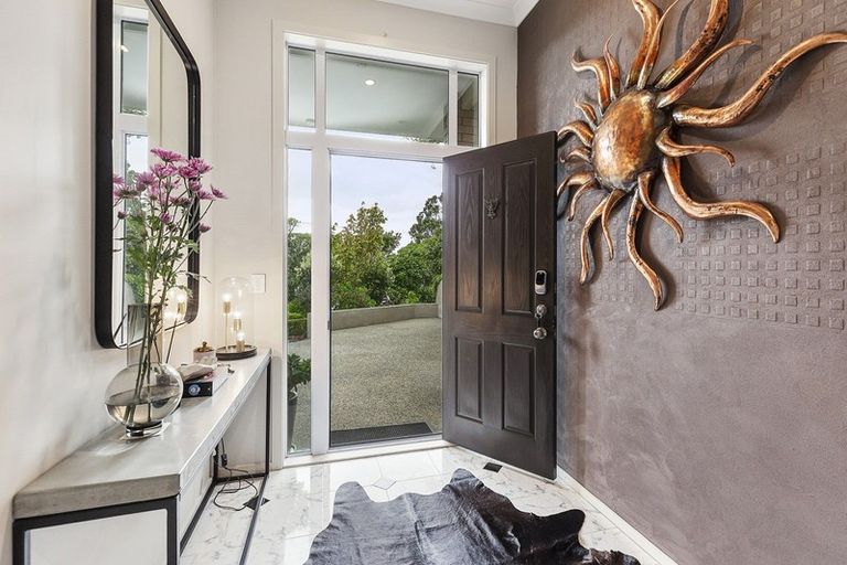 Photo of property in 58 Nicholson Road, Khandallah, Wellington, 6035