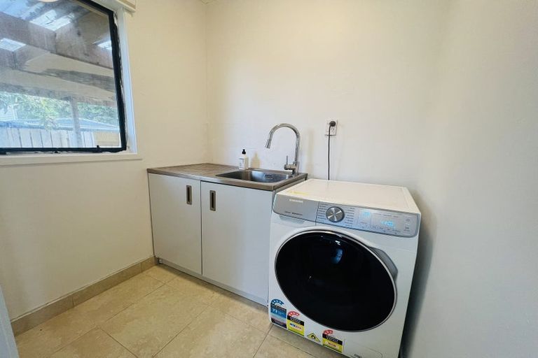 Photo of property in 391 Roscommon Road, Clendon Park, Auckland, 2103