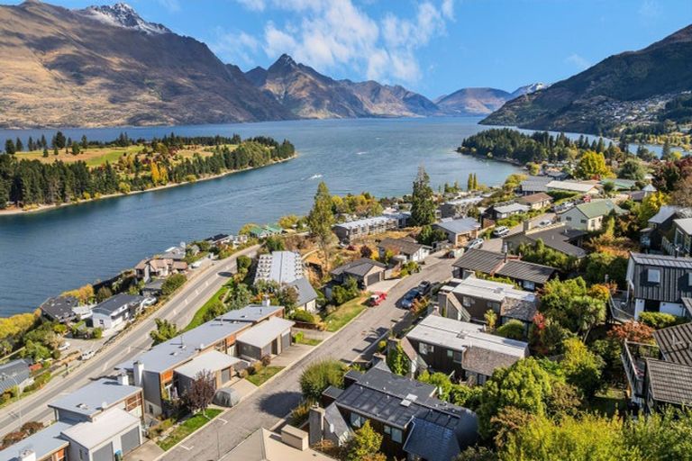 Photo of property in 14 Earnslaw Terrace, Queenstown, 9300