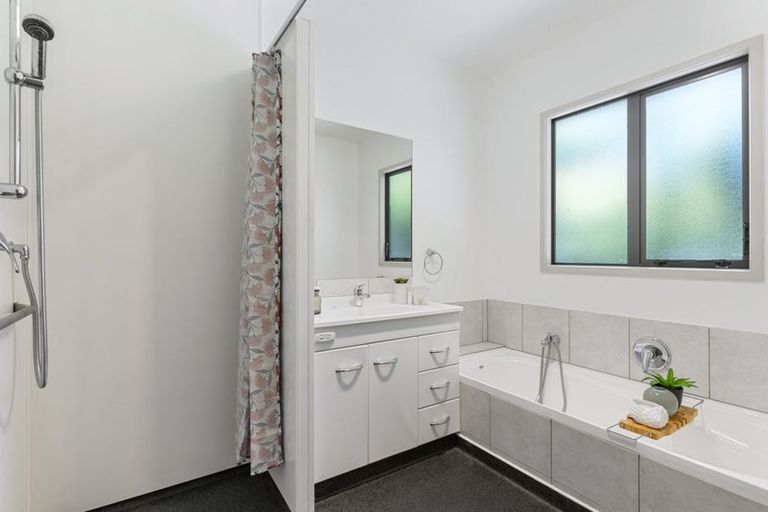 Photo of property in 70a Kirton Drive, Riverstone Terraces, Upper Hutt, 5018