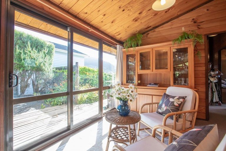 Photo of property in 31a Ranui Terrace, Tawa, Wellington, 5028