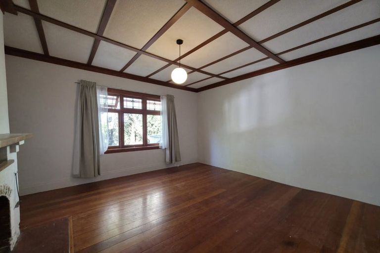 Photo of property in 2 Harvey Road, Bluff Hill, Napier, 4110