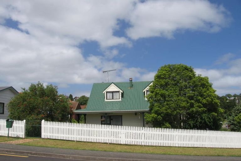Photo of property in 1/36 Gatman Street, Birkdale, Auckland, 0626