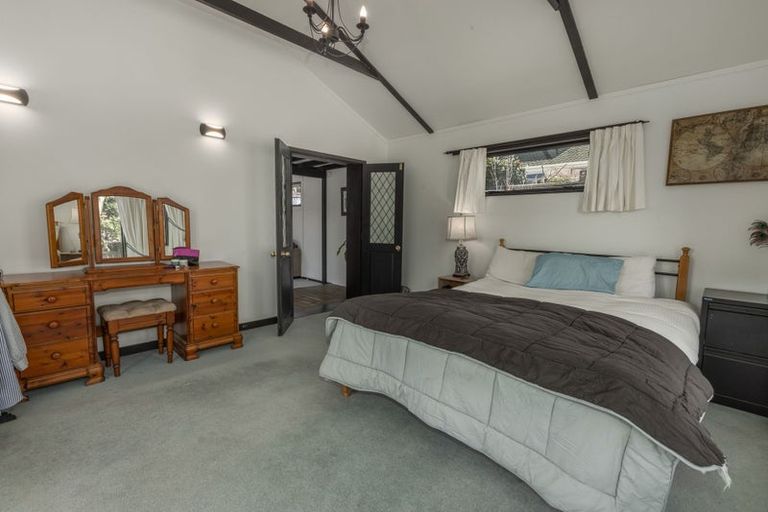 Photo of property in 10 Kakariki Grove, Waikanae, 5036