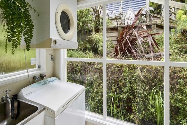 Photo of property in 24 Elmslie Road, Pinehaven, Upper Hutt, 5019