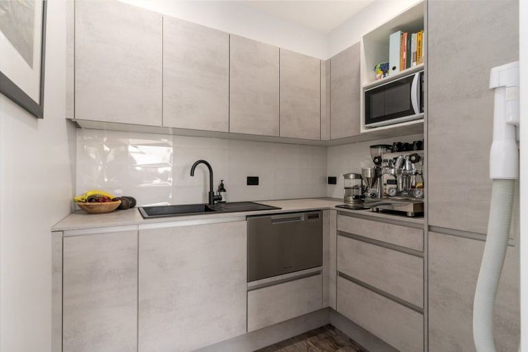 Photo of property in 5 Kawharu Street, Marshland, Christchurch, 8083