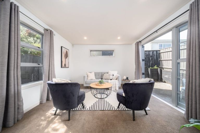 Photo of property in 18 Franklyn Road, Tawa, Wellington, 5028