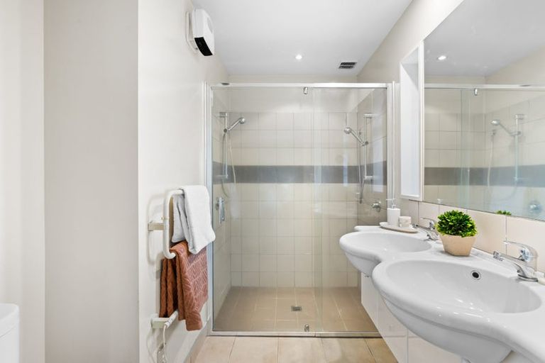 Photo of property in 92 Condell Avenue, Papanui, Christchurch, 8053