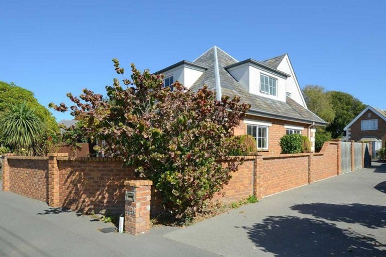 Photo of property in 233 Avonhead Road, Avonhead, Christchurch, 8042