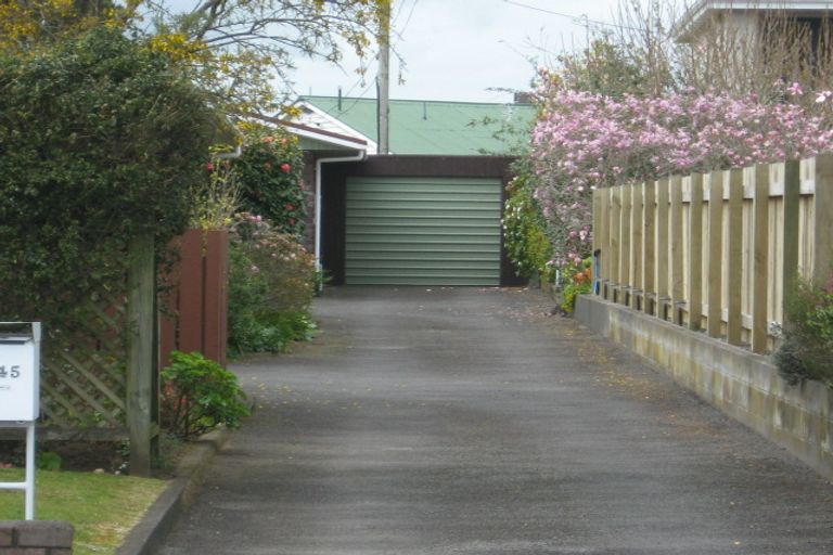 Photo of property in 3/145 Tukapa Street, Westown, New Plymouth, 4310