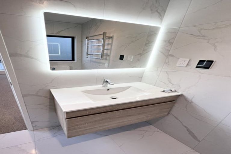 Photo of property in 6 Pohewa Road, Silverdale, 0932