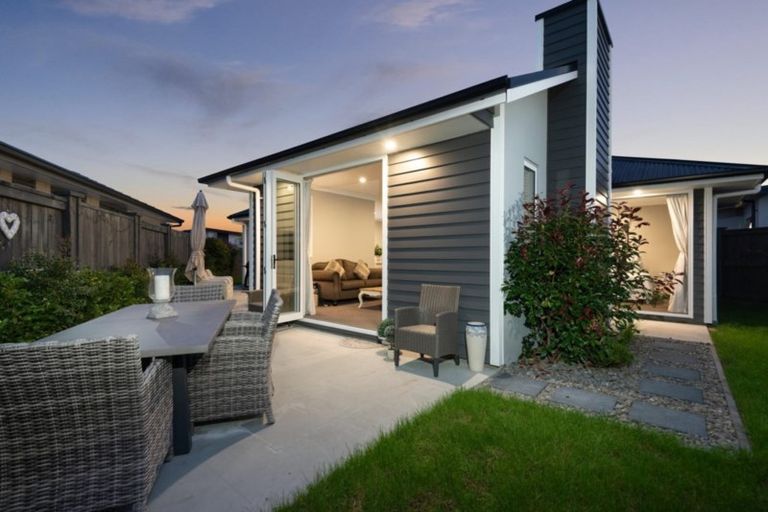 Photo of property in 8 Cassinia Close, Papamoa Beach, Papamoa, 3118