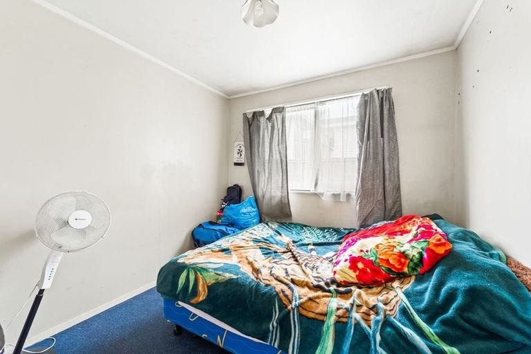 Photo of property in 11 Halloran Place, Massey, Auckland, 0614