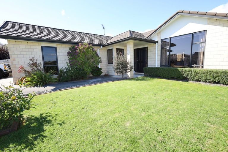 Photo of property in 11 Ballintoy Park Drive, Welcome Bay, Tauranga, 3175