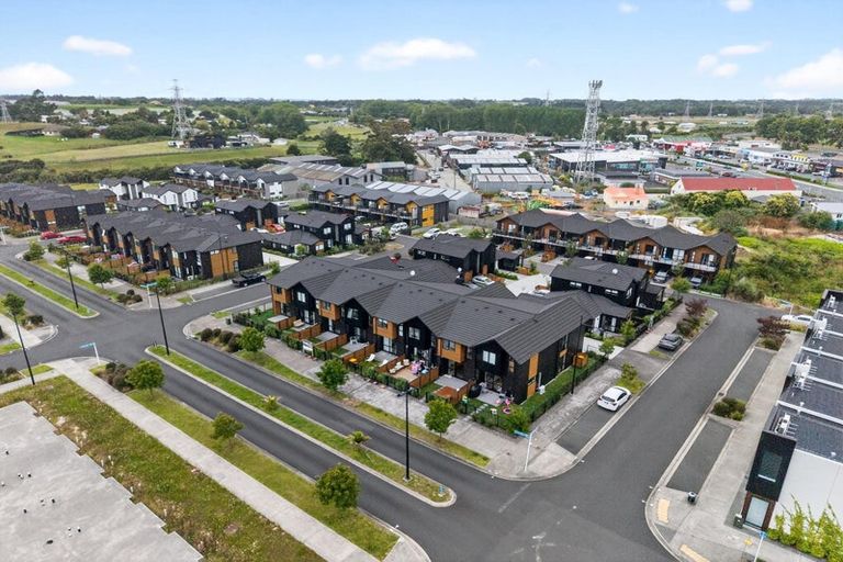 Photo of property in 54 Papatupu Way, Kumeu, 0810