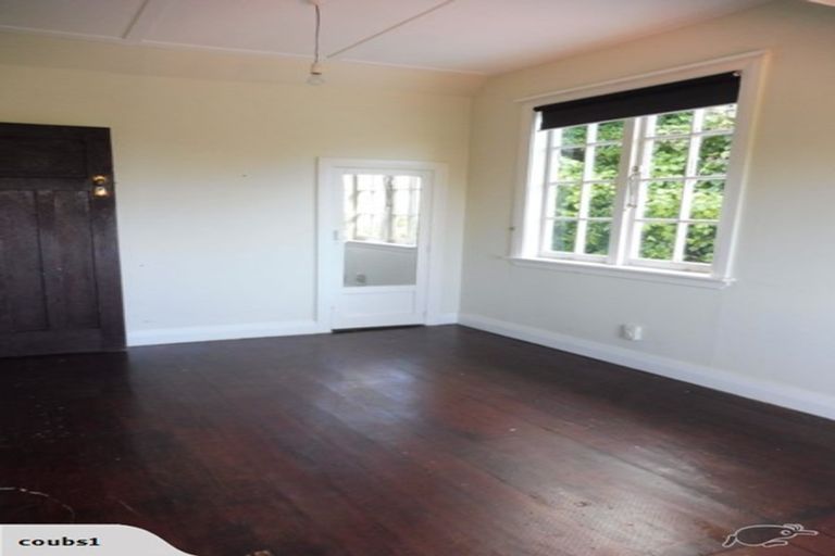 Photo of property in 39 Northland Road, Northland, Wellington, 6012