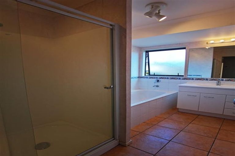 Photo of property in 42 Carisbrook Crescent, Papakura, 2110