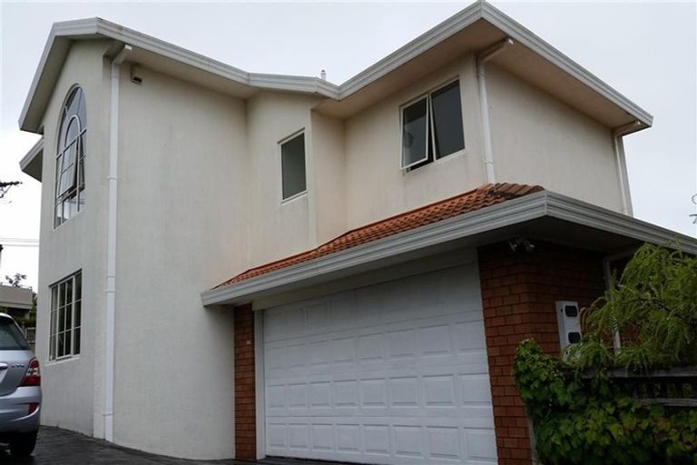 Photo of property in 2/17a Forrest Hill Road, Milford, Auckland, 0620