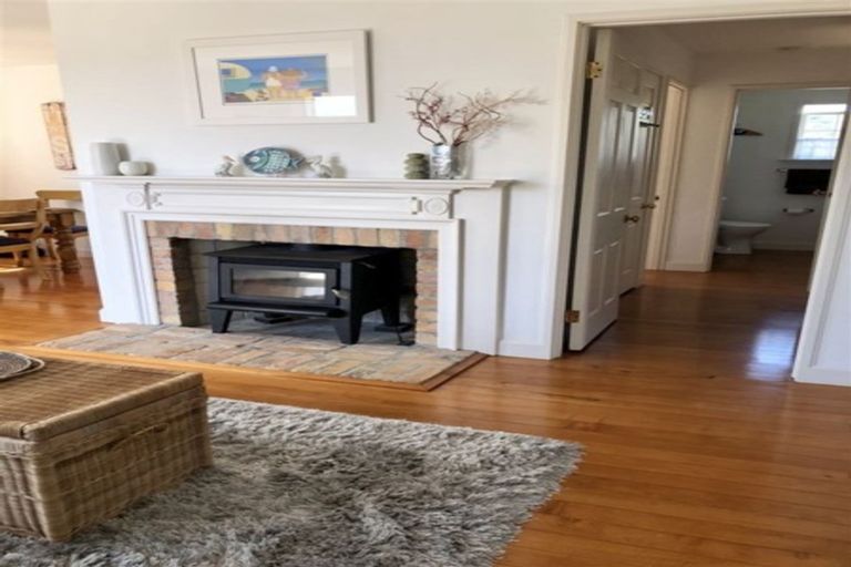 Photo of property in 12 Brind Road, Russell, 0202