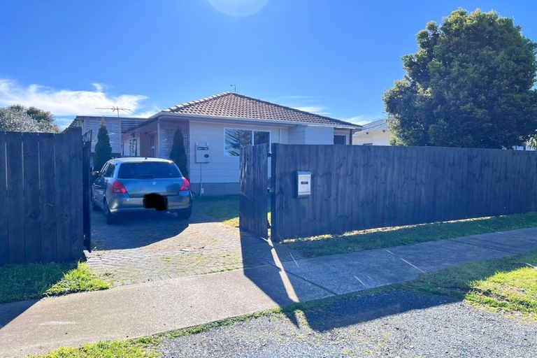 Photo of property in 1/7 Mcinnes Road, Weymouth, Auckland, 2103