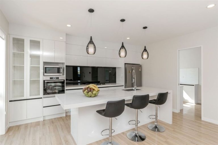 Photo of property in 7 Colliston Rise, Pinehill, Auckland, 0632