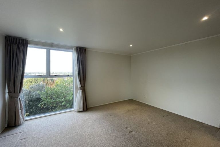Photo of property in 25 Downsview Road, Pakuranga Heights, Auckland, 2010
