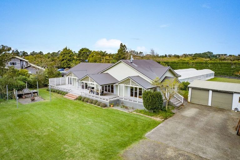 Photo of property in 53 Motu Road, Kumeu, 0891